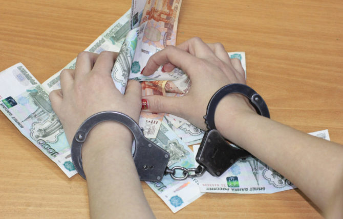 В Соликамске заместитель управляющего магазином обвиняется в присвоении денежных средств